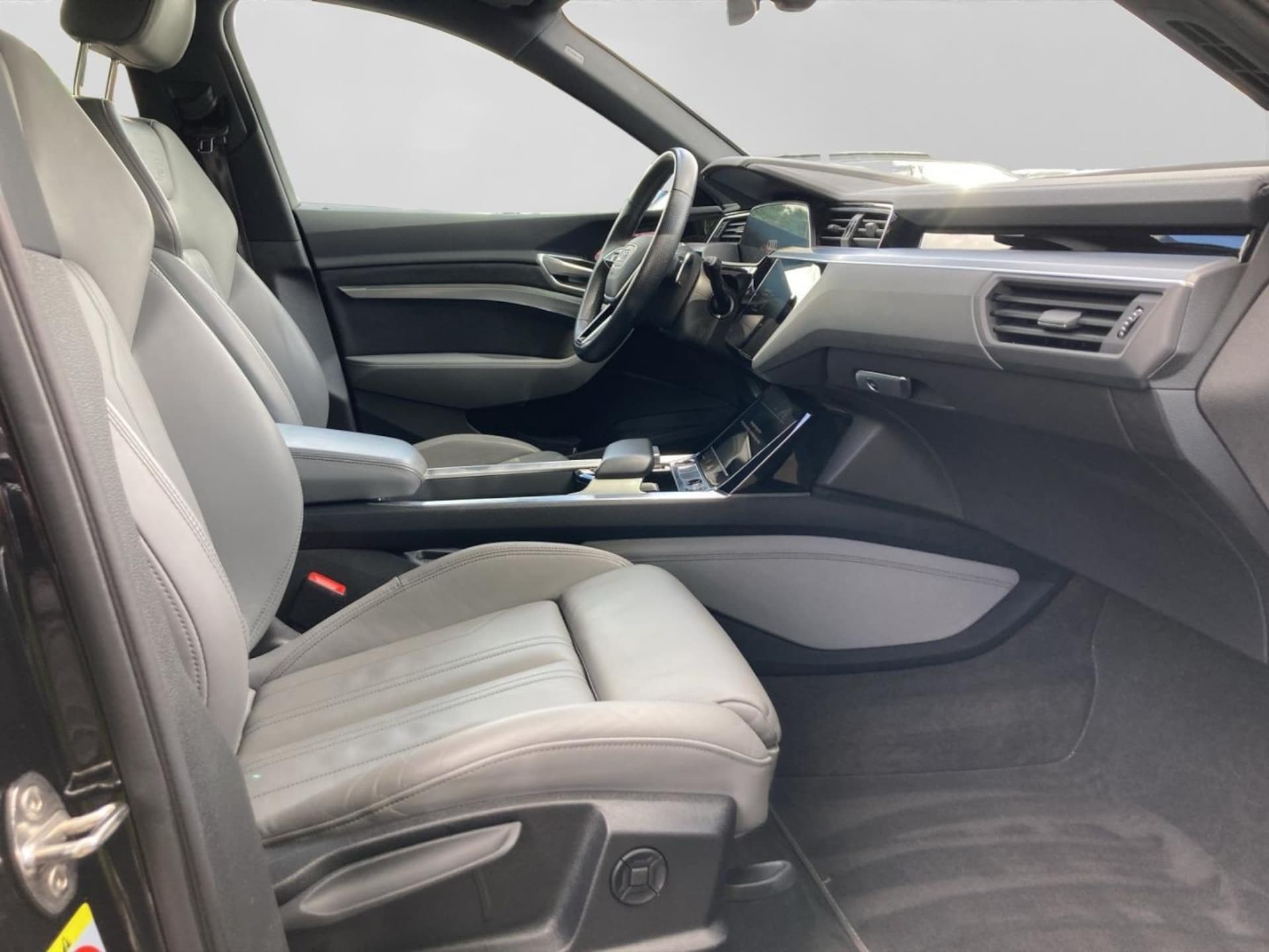 Audi e-tron S line