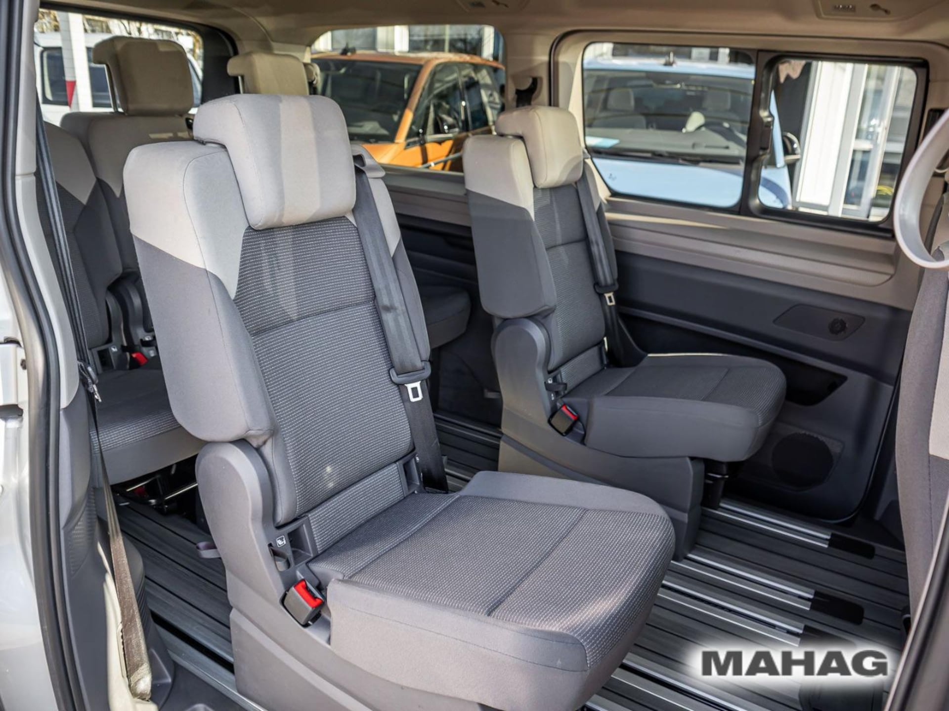 Volkswagen Multivan Langversion Basis-Modell