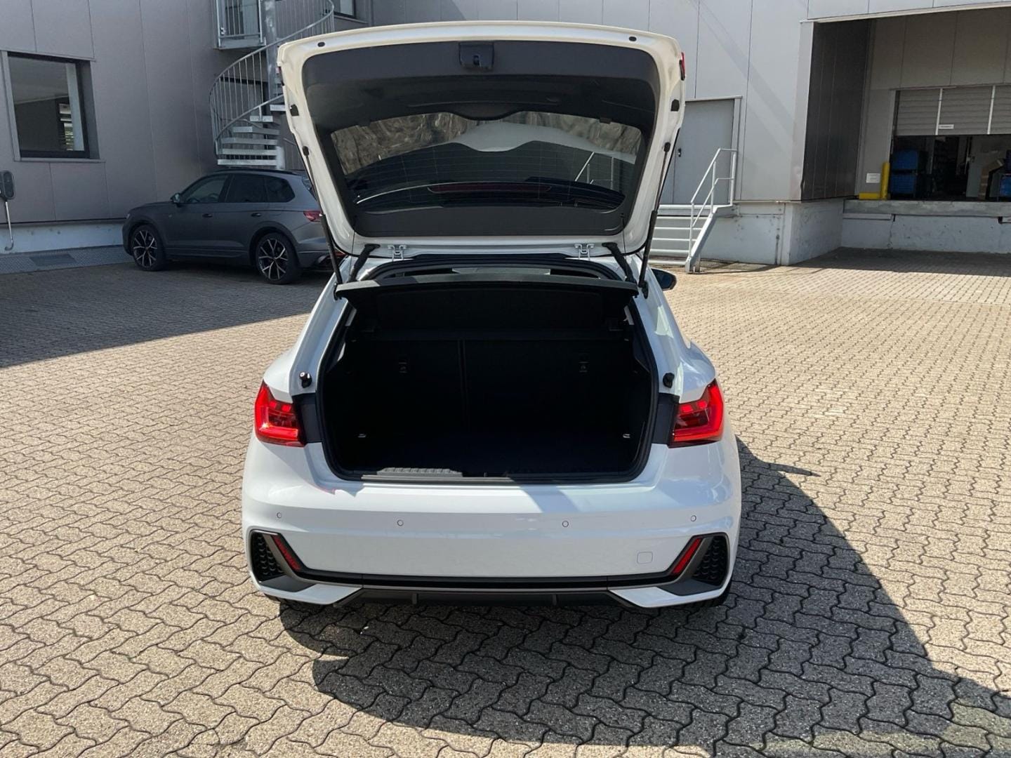 Bild über Audi A1 Sportback S line 25 TFSI S tronic - für weitere Informationen kontaktieren Sie den Audi Partner