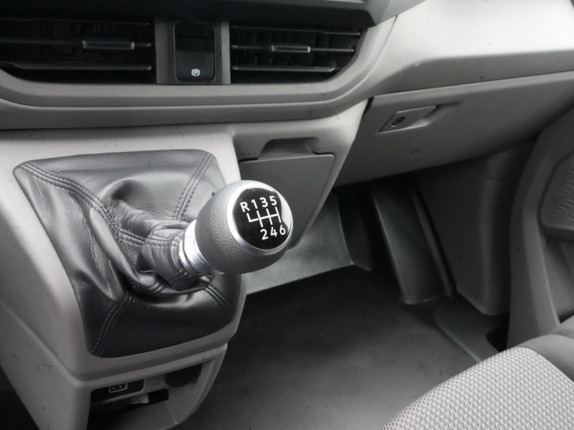 Volkswagen Transporter Kasten langer Radstand