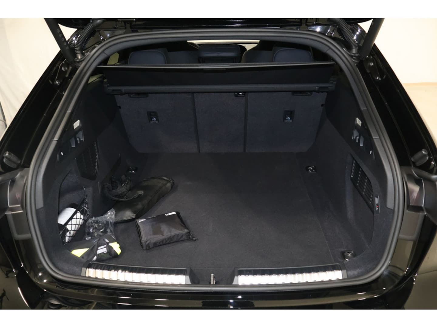Bild über Audi A5 Avant TDI quattro 150 kW S tronic - für weitere Informationen kontaktieren Sie den Audi Partner