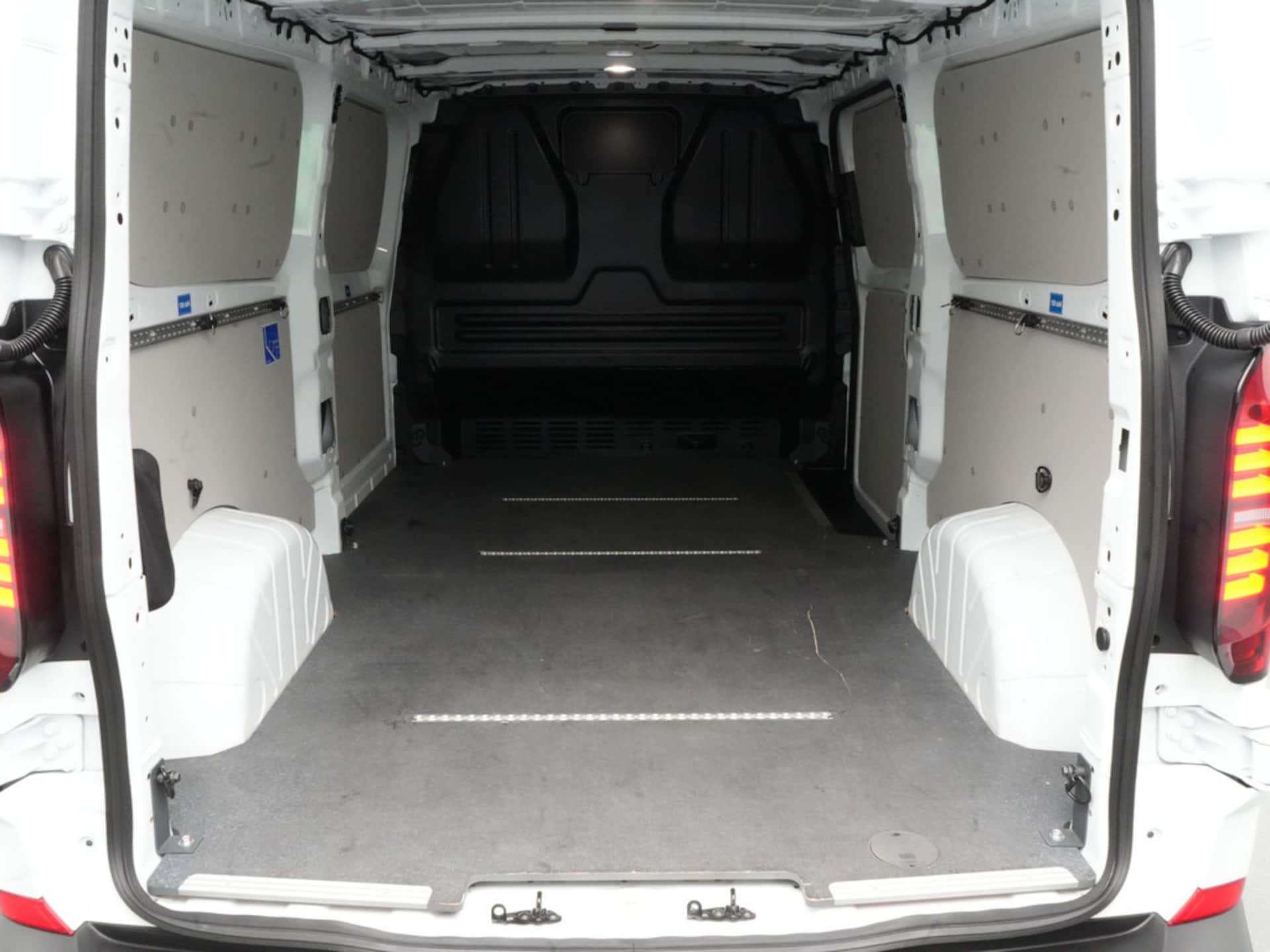Volkswagen Transporter Kasten langer Radstand