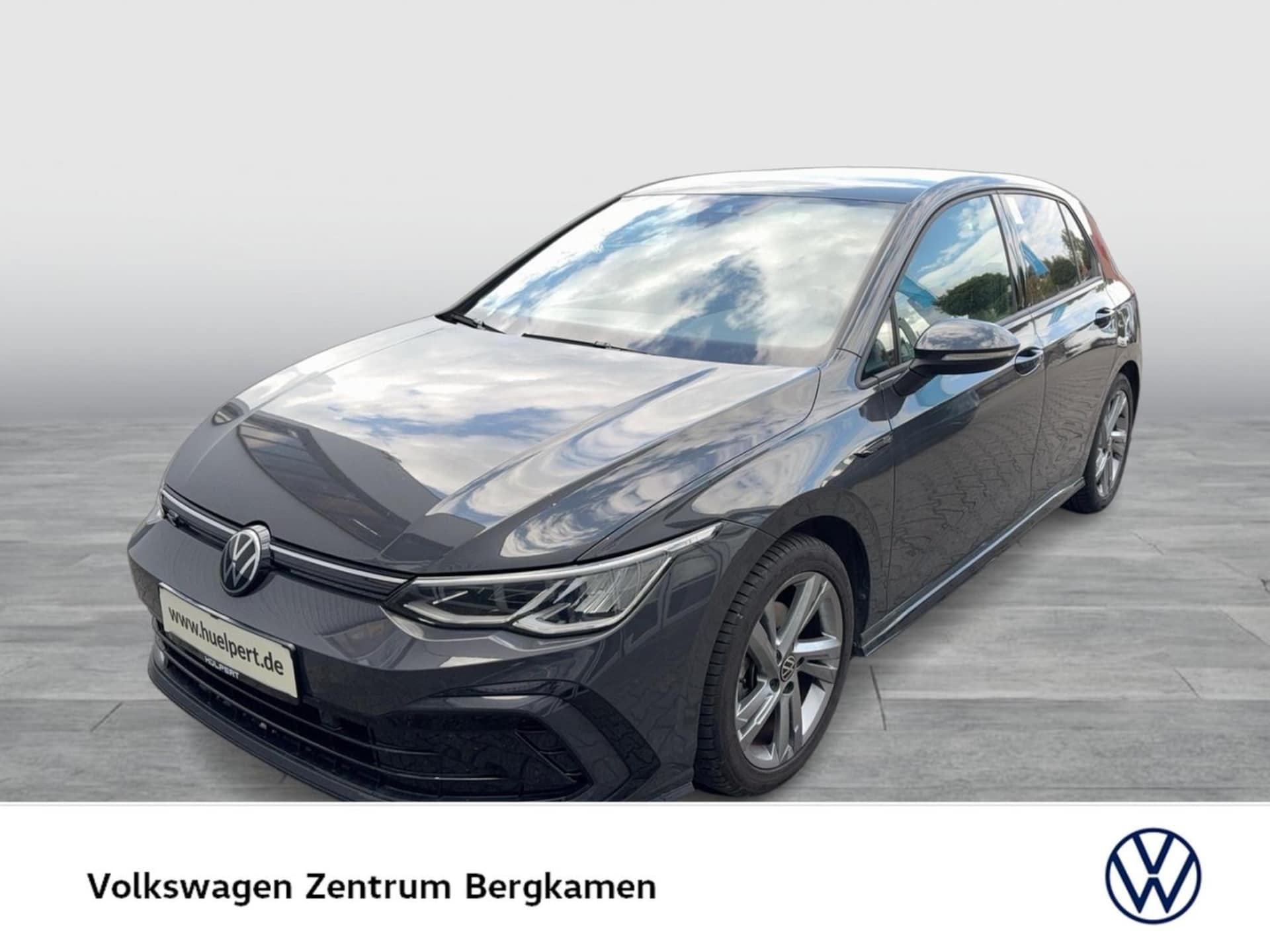 Volkswagen Golf — Volkswagen Golf Golf VIII 1.5 eTSI R-LINE LM17 CARPLAY SITZHEIZ.