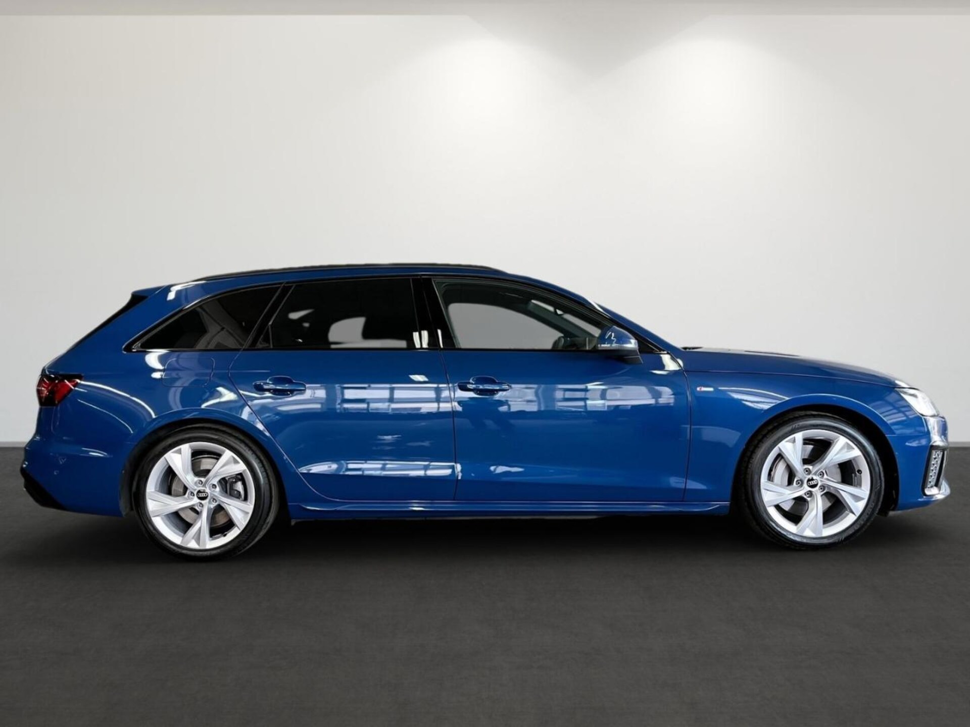 Audi A4 Avant S line