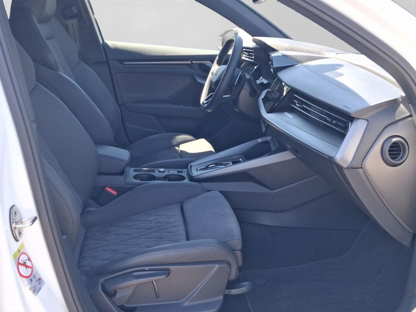 Bild über Audi RS 3 Sportback TFSI quattro S tronic - für weitere Informationen kontaktieren Sie den Audi Partner