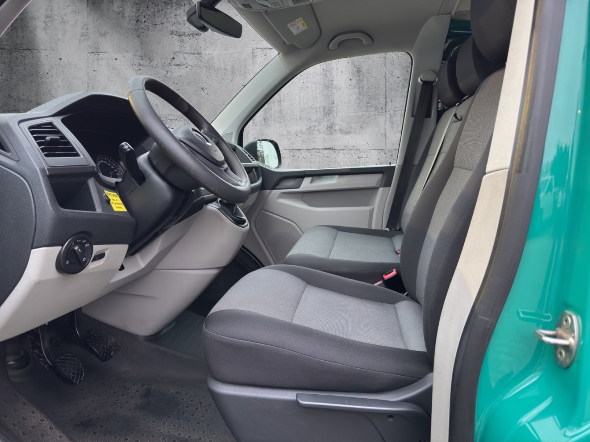 Volkswagen T6 Transporter Kombi langer Radstand