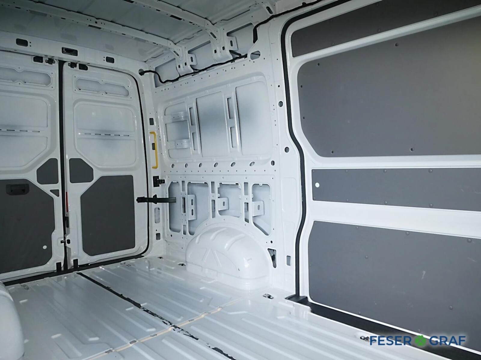 Volkswagen Crafter Kasten mittlerer Radstand – Bild 9