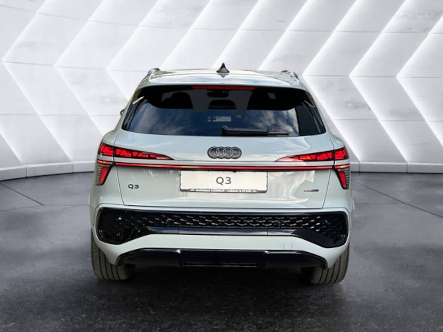 Bild über Audi Q3 SUV TFSI quattro 195 kW S tronic - für weitere Informationen kontaktieren Sie den Audi Partner
