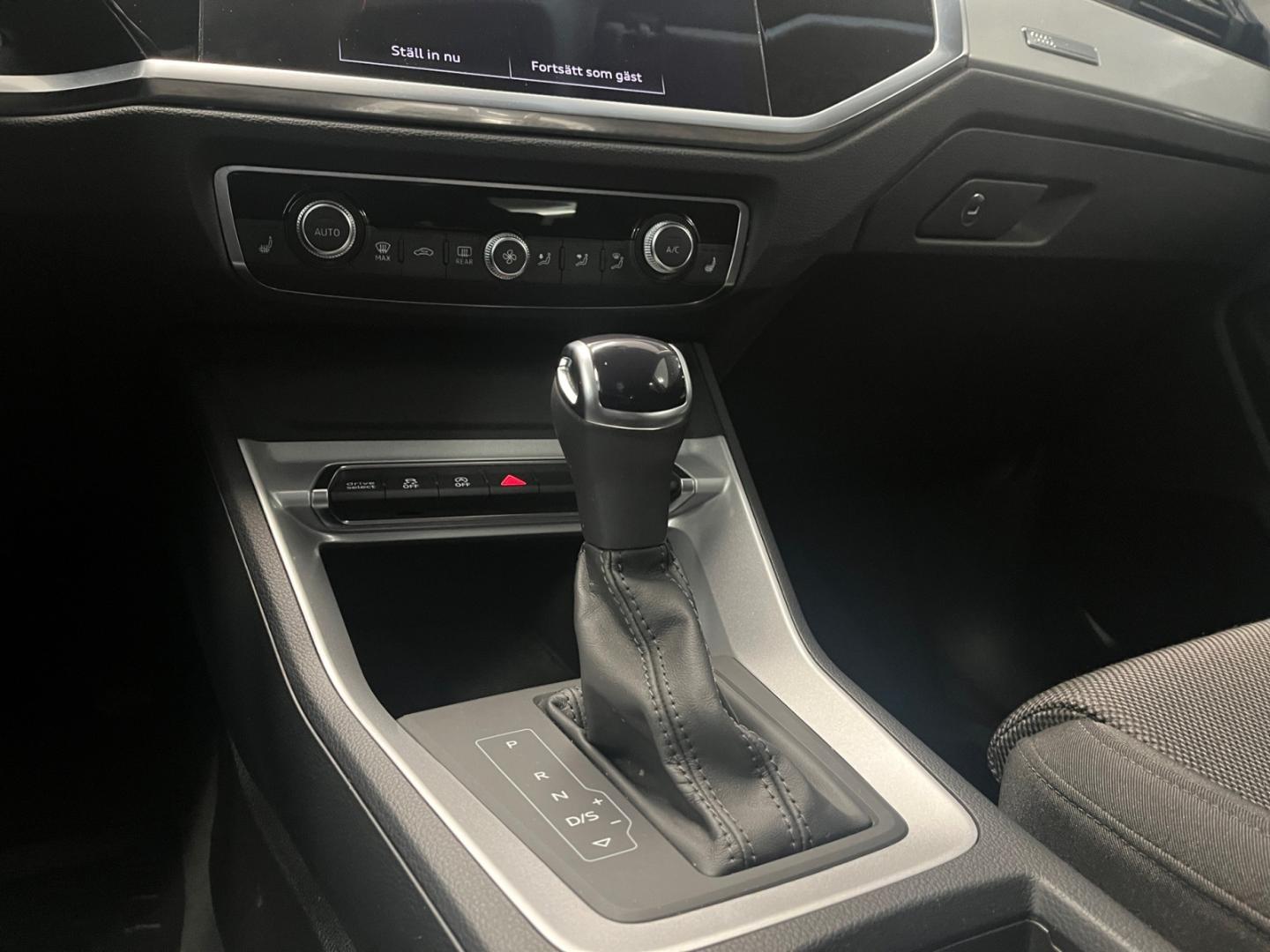 Bild som visar&nbsp;Audi Q3&nbsp;Q3 35 TFSI Proline advanced 150 hk S tronic - för mer information kontakta din Audi Partner