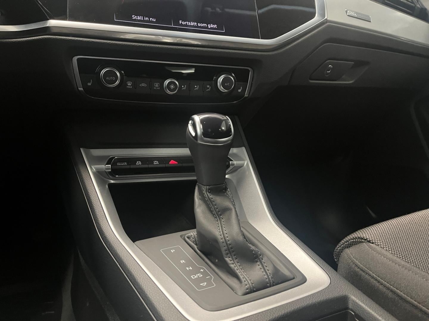 Bild som visar Audi Q3 Q3 35 TFSI Proline advanced 150 hk S tronic - för mer information kontakta din Audi Partner