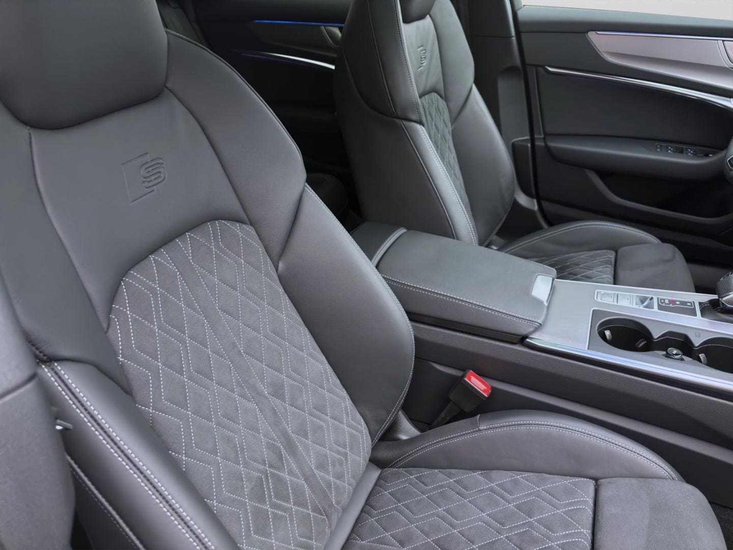 Bild über Audi S6 Avant TDI quattro tiptronic - für weitere Informationen kontaktieren Sie den Audi Partner