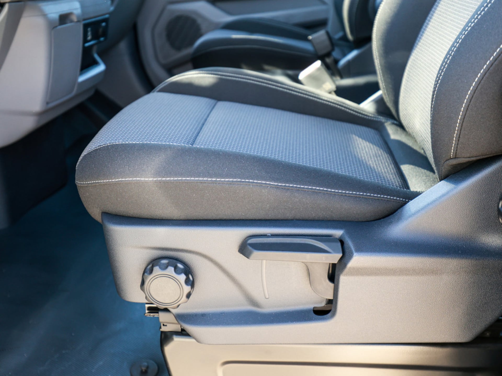 Volkswagen Caravelle langer Radstand Basis-Modell