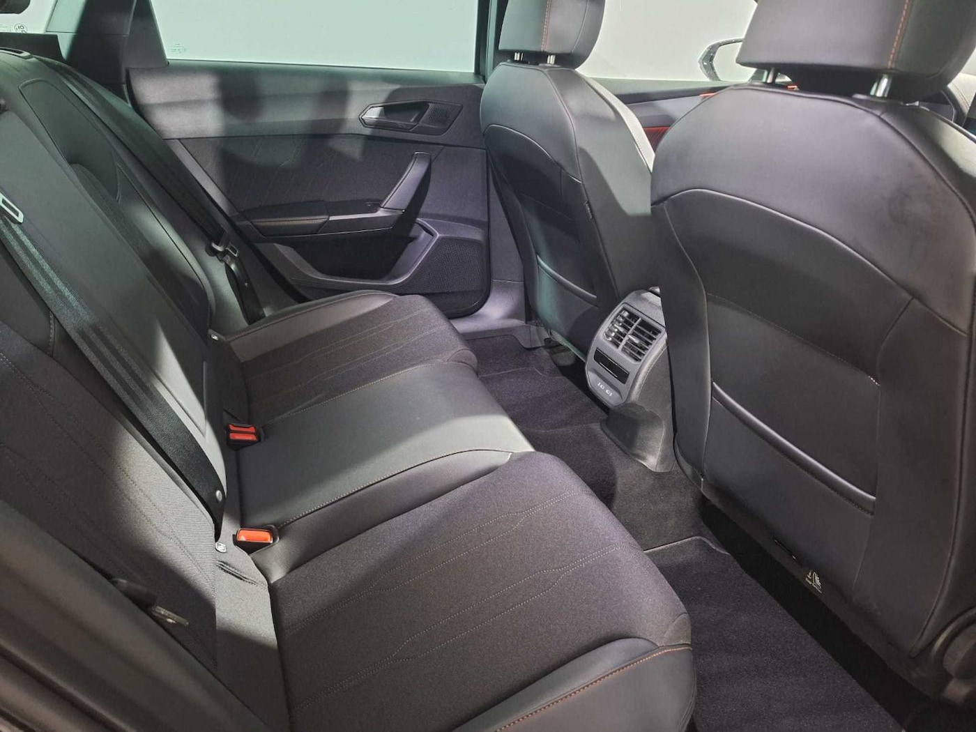 CUPRA Leon Sportstourer 1.5 eTSI DSG 110 kW (150 CV) — photo 7