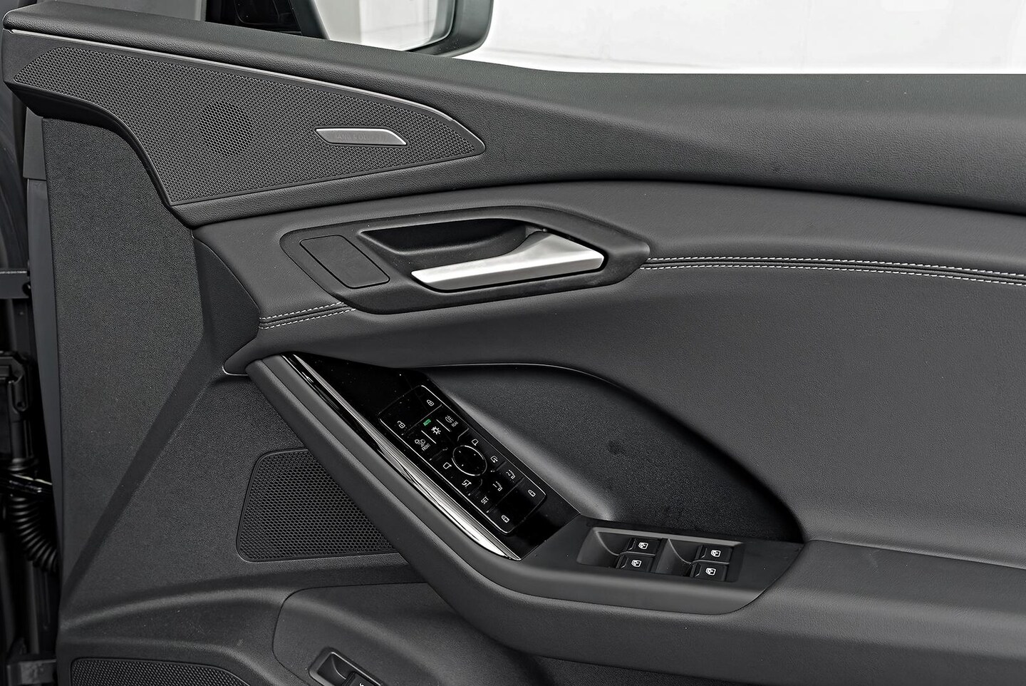 Image about Audi Q6 SUV e-tron e-tron quattro