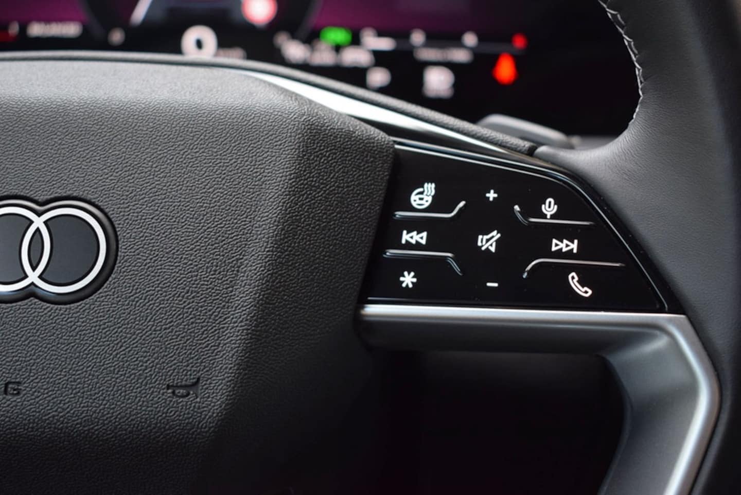 Bild über Audi Q5 SUV TDI quattro 150 kW S tronic - für weitere Informationen kontaktieren Sie den Audi Partner