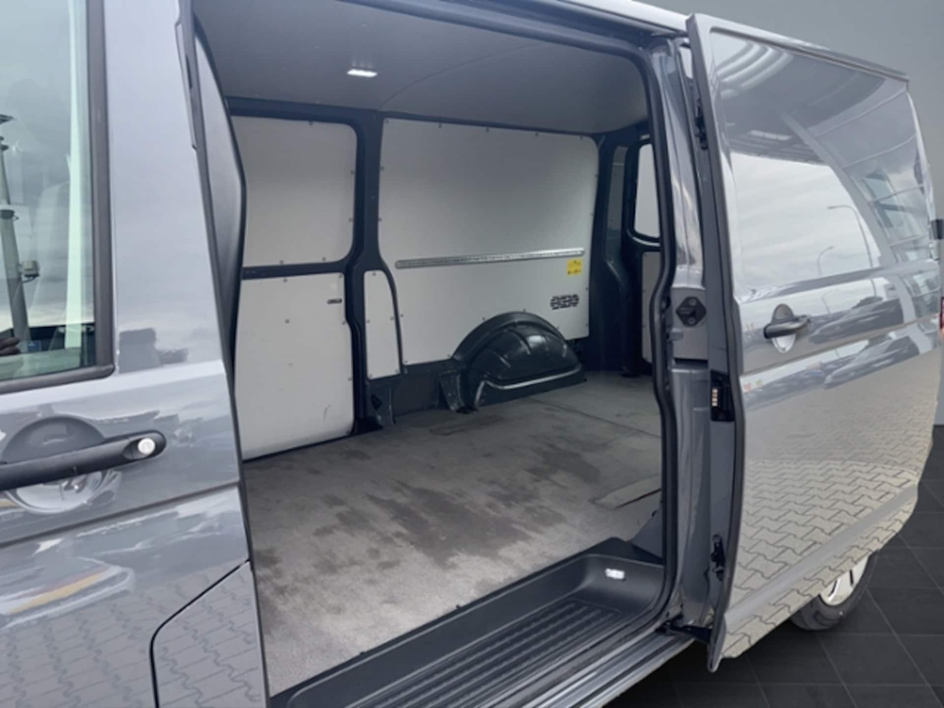 Volkswagen T6.1 Transporter Kasten langer Radstand
