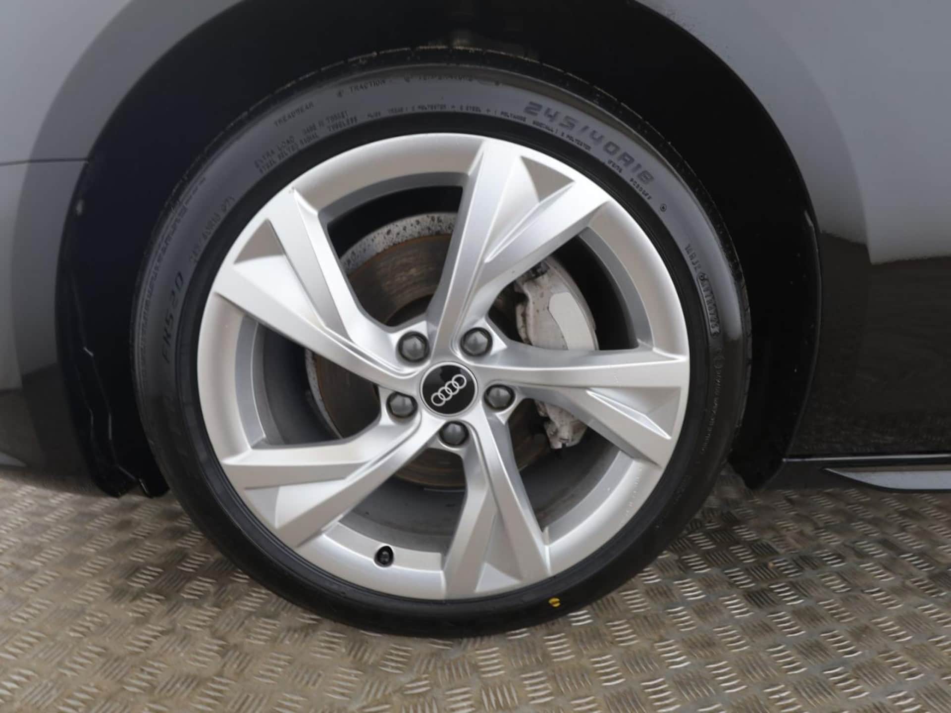 Audi A4 Avant S line