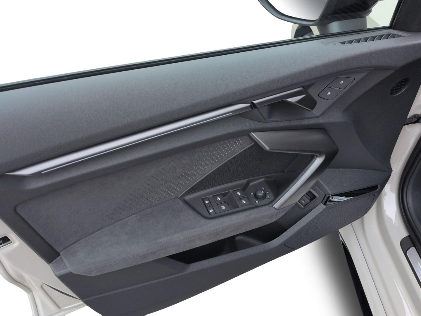 Bild über Audi RS 3 Sportback TFSI quattro S tronic - für weitere Informationen kontaktieren Sie den Audi Partner