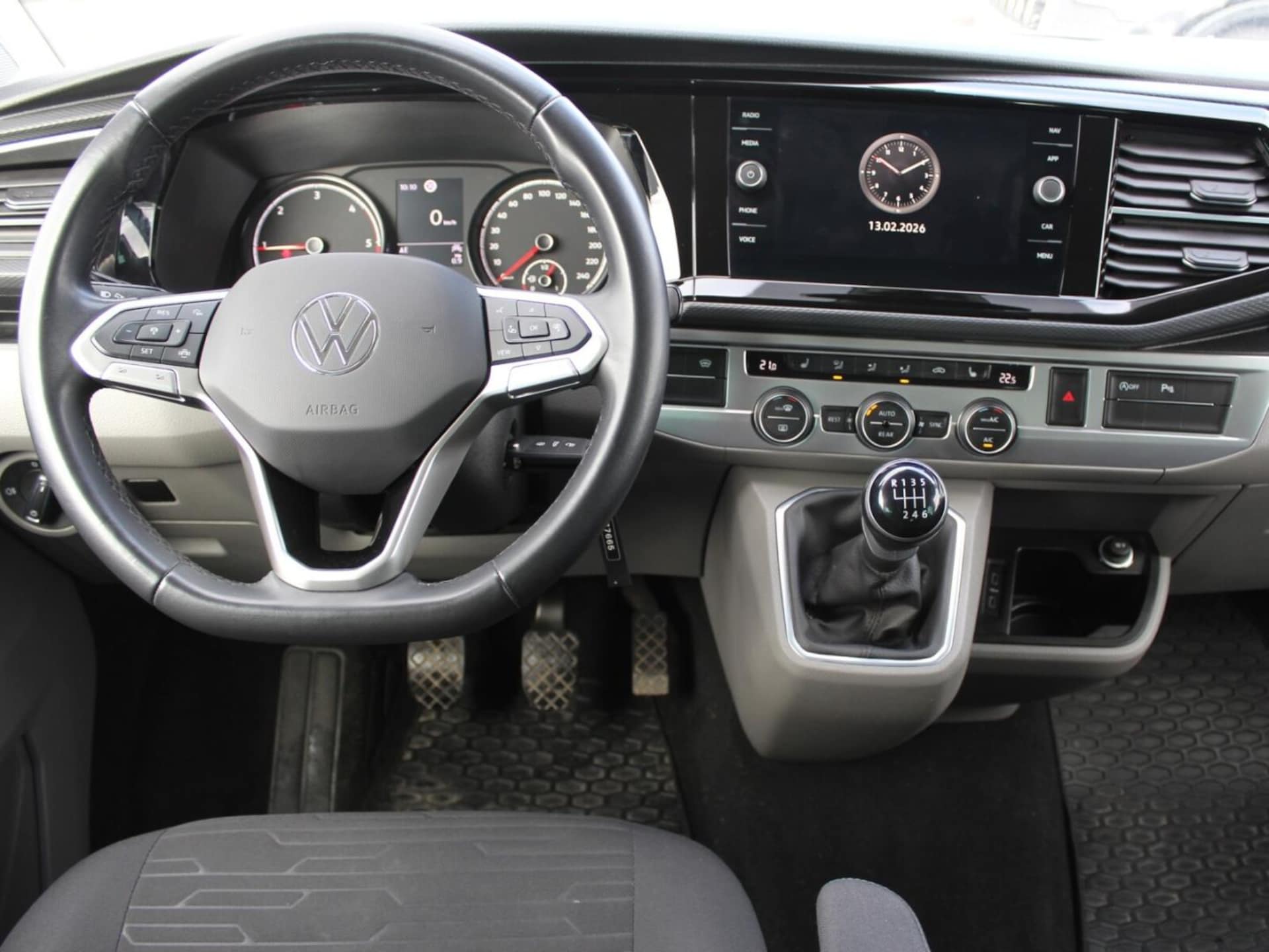 Volkswagen Caravelle 6.1 długi roztaw osi SE