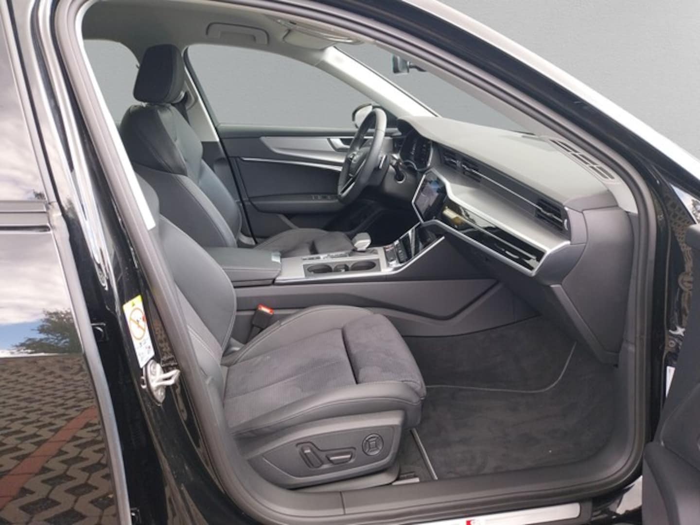 Bild über Audi S6 Avant TDI quattro tiptronic - für weitere Informationen kontaktieren Sie den Audi Partner