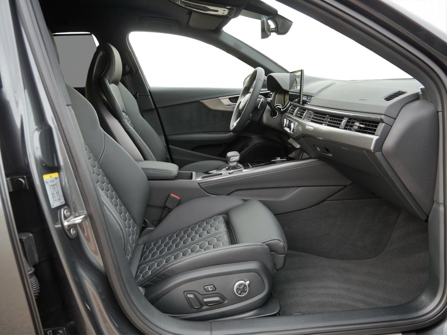 Bild über Audi RS 4 Avant TFSI quattro tiptronic - für weitere Informationen kontaktieren Sie den Audi Partner