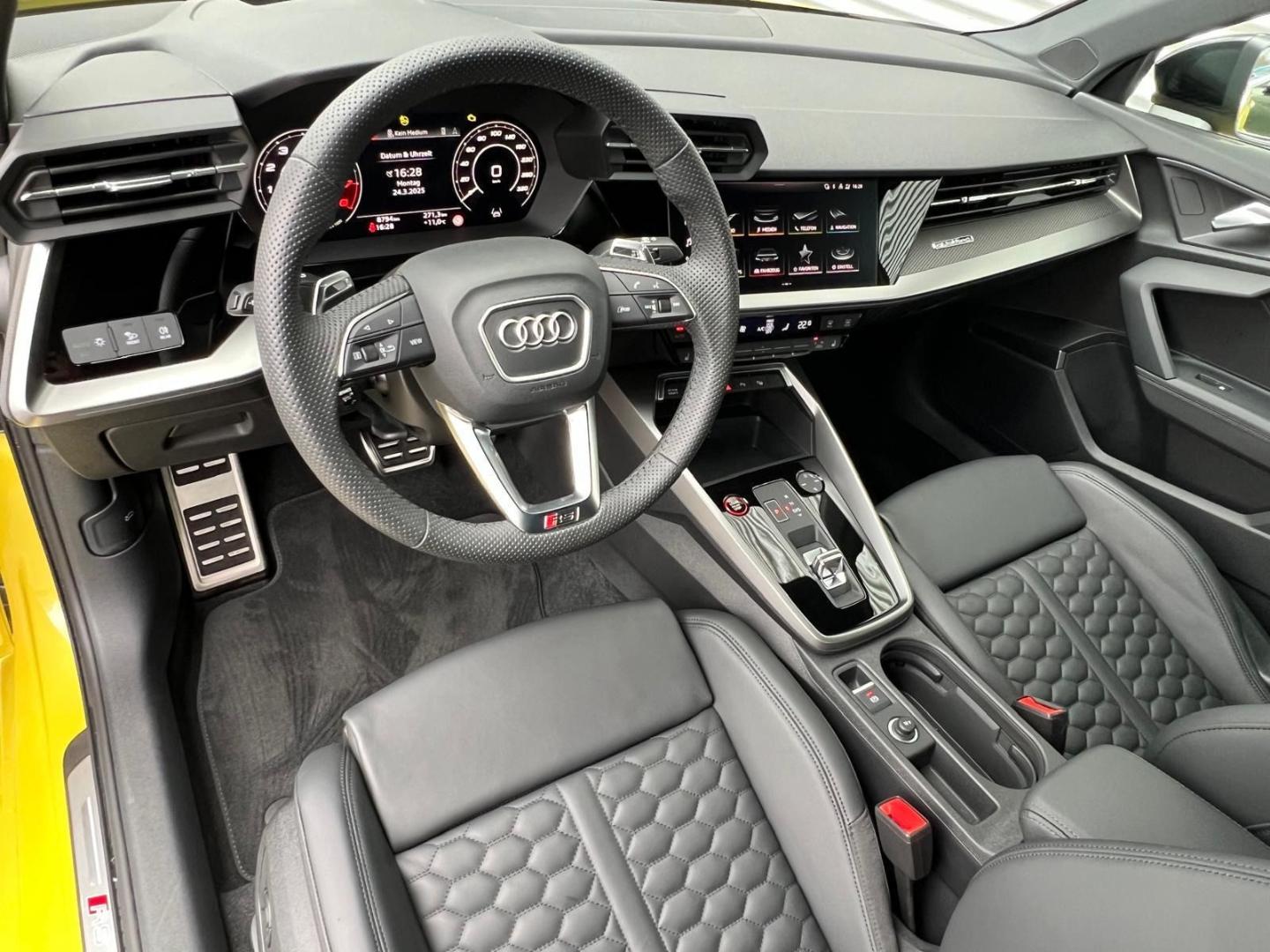 Image about Audi RS 3 Limousine TFSI quattro S tronic
