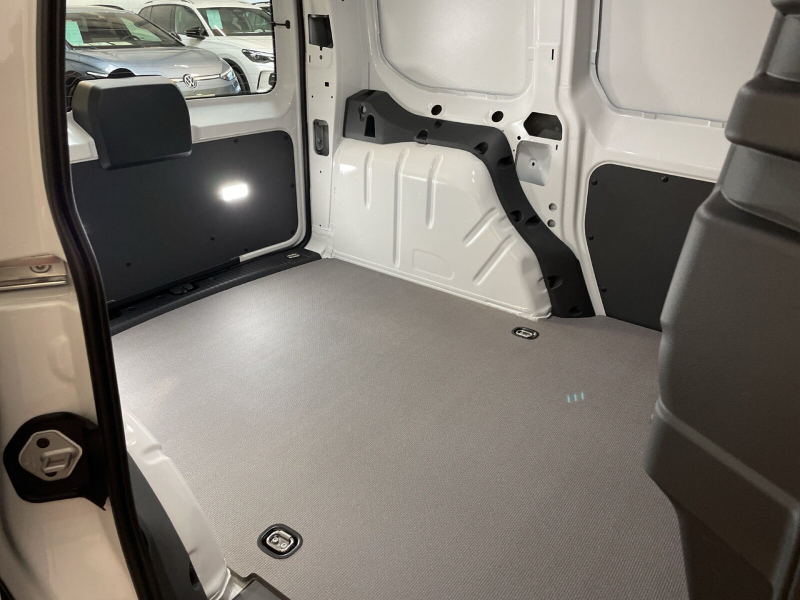 Volkswagen Caddy Cargo – Bild 7