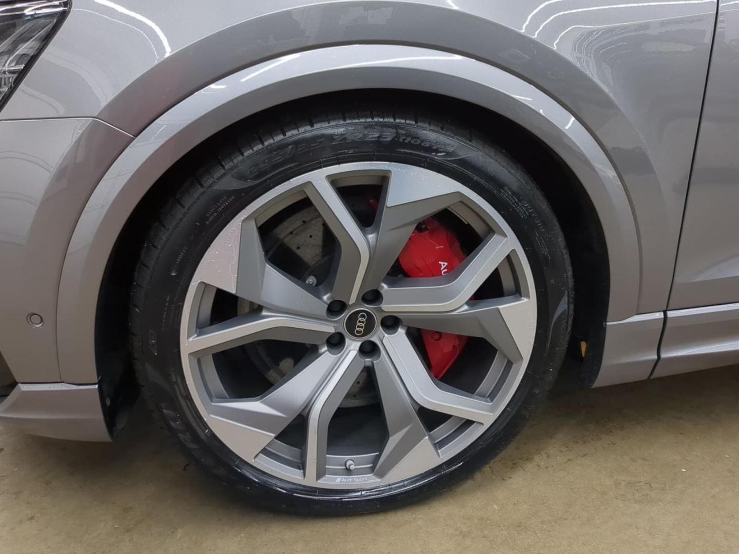 Bild über Audi RS Q8 TFSI quattro tiptronic - für weitere Informationen kontaktieren Sie den Audi Partner