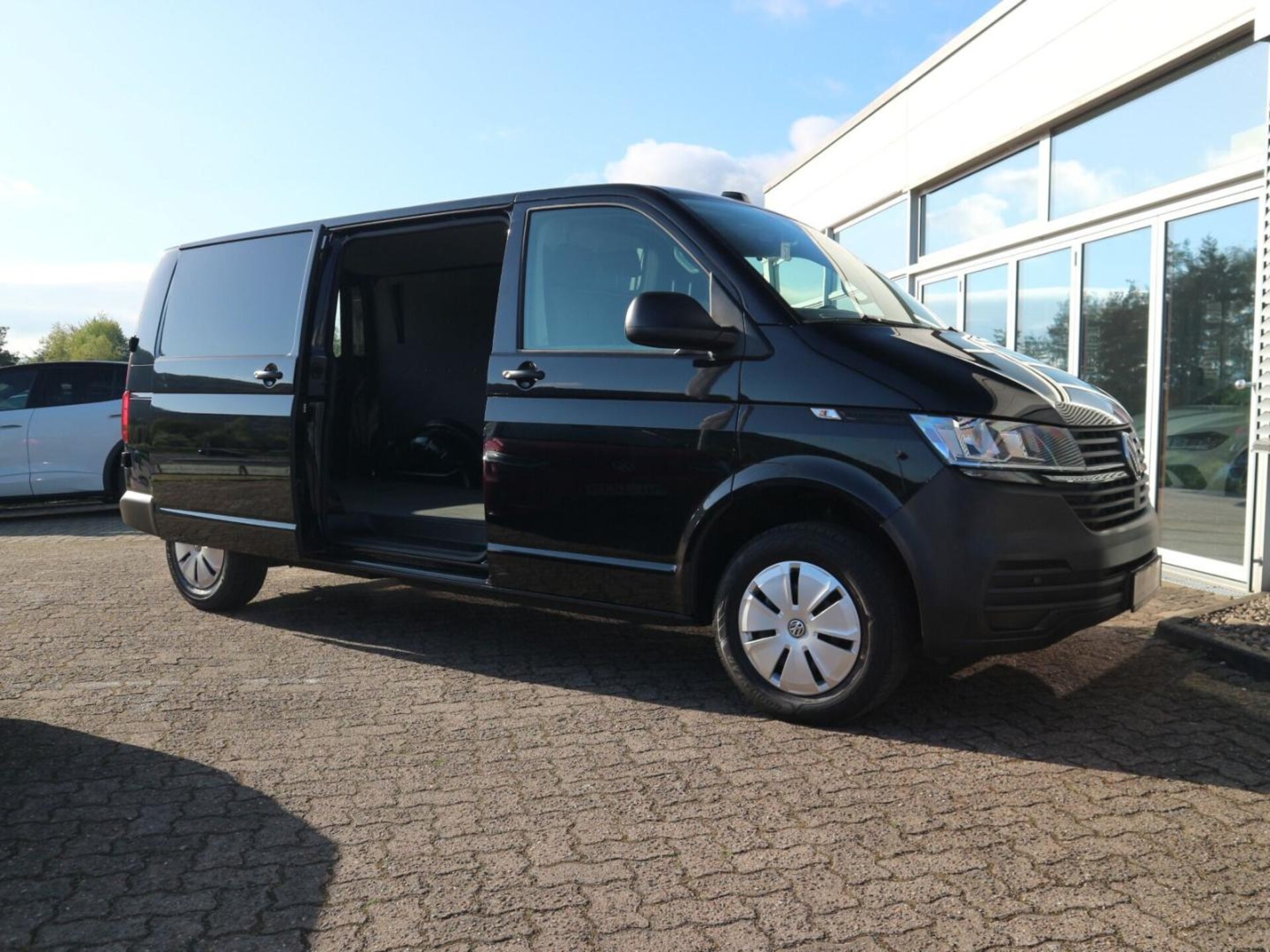 Volkswagen T6.1 Transporter Kasten langer Radstand