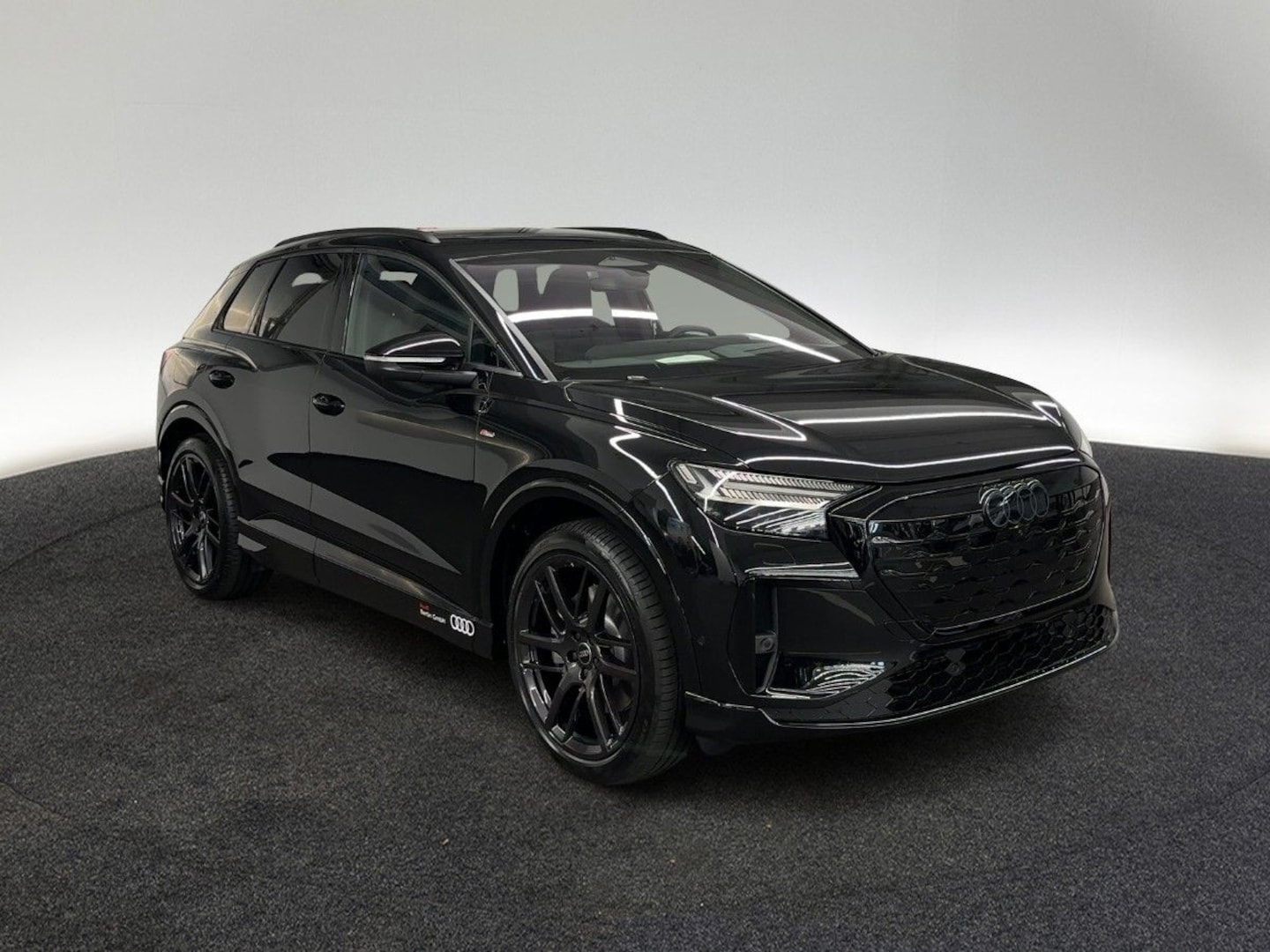 Bild über Audi Q4 SUV e-tron e-tron quattro performance 250 kW - für weitere Informationen kontaktieren Sie den Audi Partner