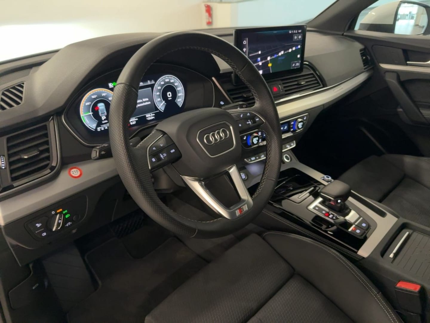 Bild über Audi Q5 TFSI e S line 55 TFSI e quattro S tronic - für weitere Informationen kontaktieren Sie den Audi Partner