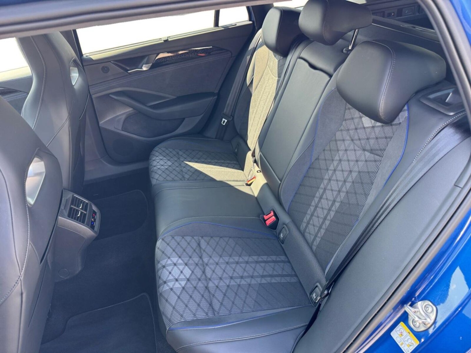 Volkswagen Passat – Bild 10