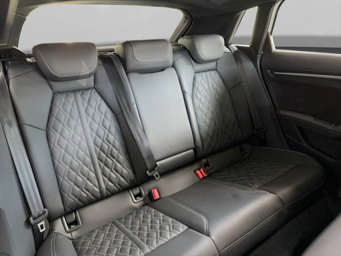Bild über Audi A3 allstreet 35 TDI S tronic - für weitere Informationen kontaktieren Sie den Audi Partner