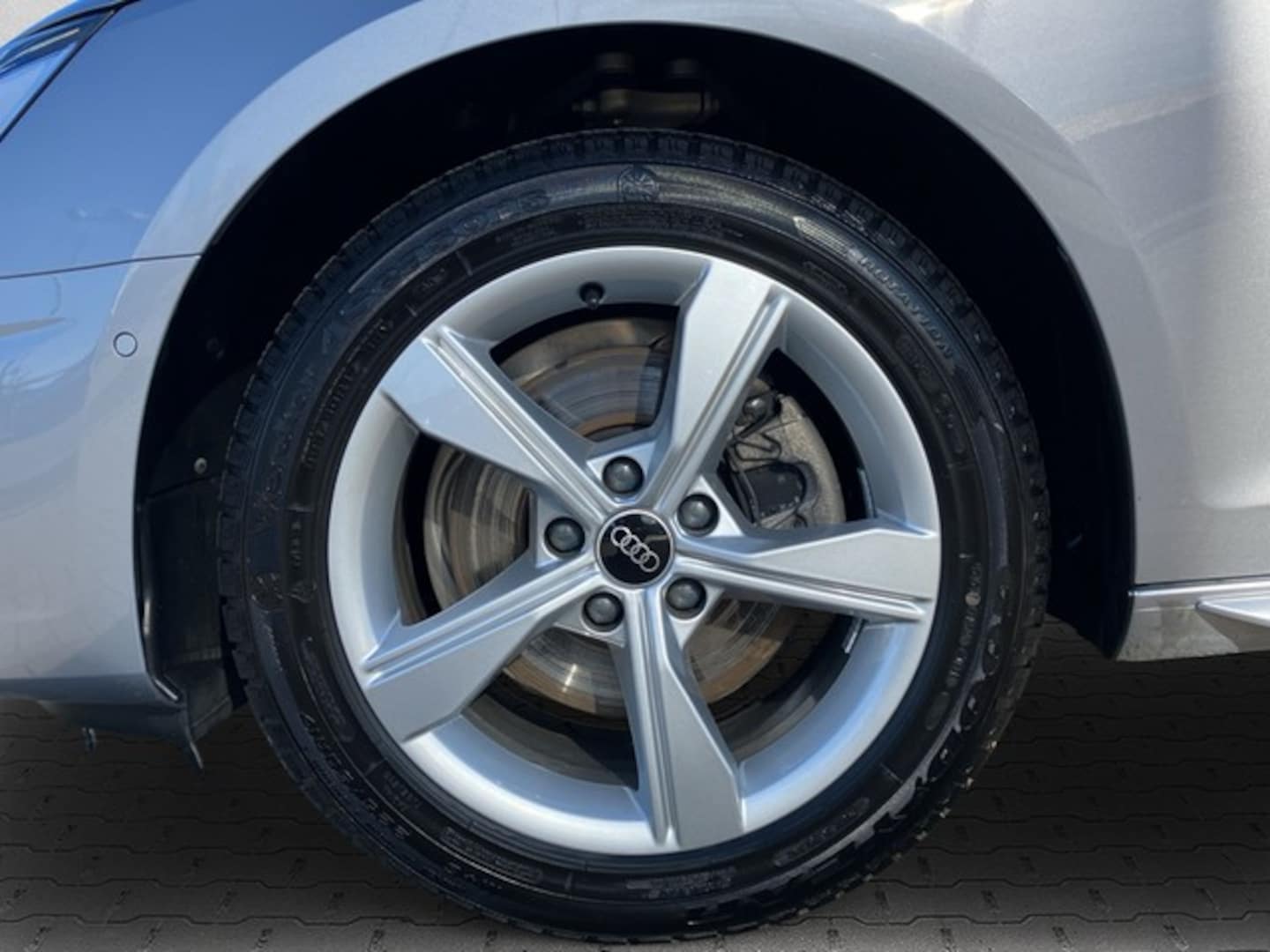 Bild über Audi A4 Limousine advanced 35 TDI S tronic - für weitere Informationen kontaktieren Sie den Audi Partner