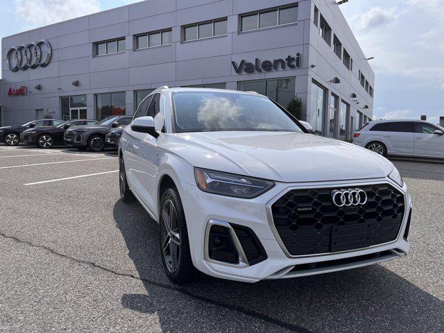 2025 Audi Q5 55 e Premium Plus's photo