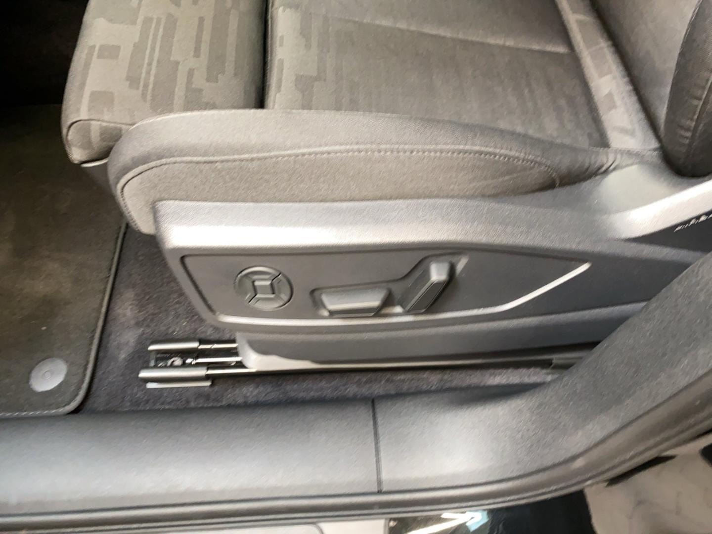 Bild über Audi Q5 SUV TDI quattro 150 kW S tronic - für weitere Informationen kontaktieren Sie den Audi Partner