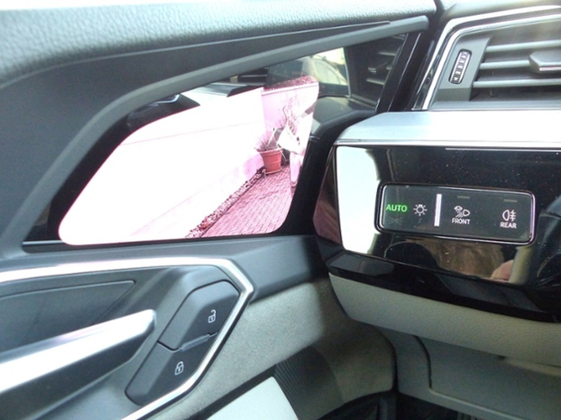 Audi e-tron S line