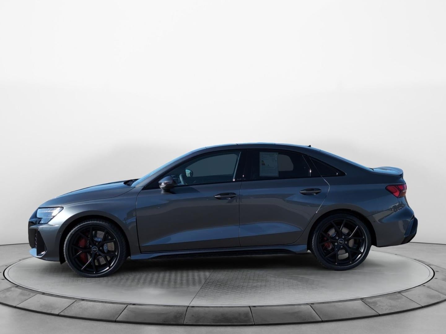 Bild über Audi RS 3 Limousine TFSI quattro 294 kW S tronic - für weitere Informationen kontaktieren Sie den Audi Partner