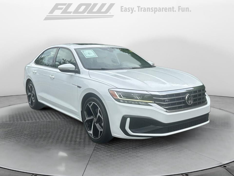 2021 Volkswagen Passat 2.0T R-Line Auto's photo
