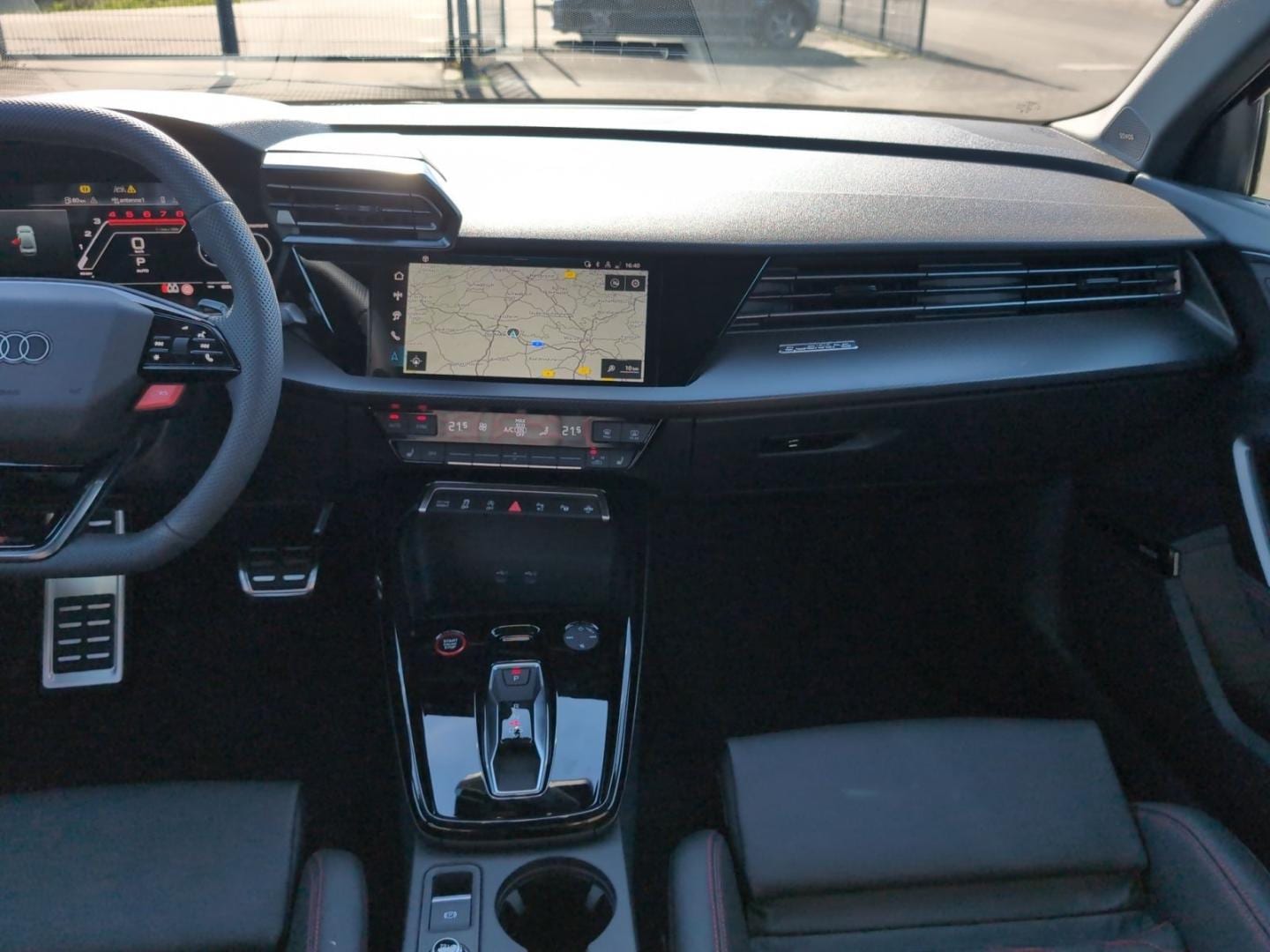Bild über Audi RS 3 Limousine TFSI quattro 294 kW S tronic - für weitere Informationen kontaktieren Sie den Audi Partner