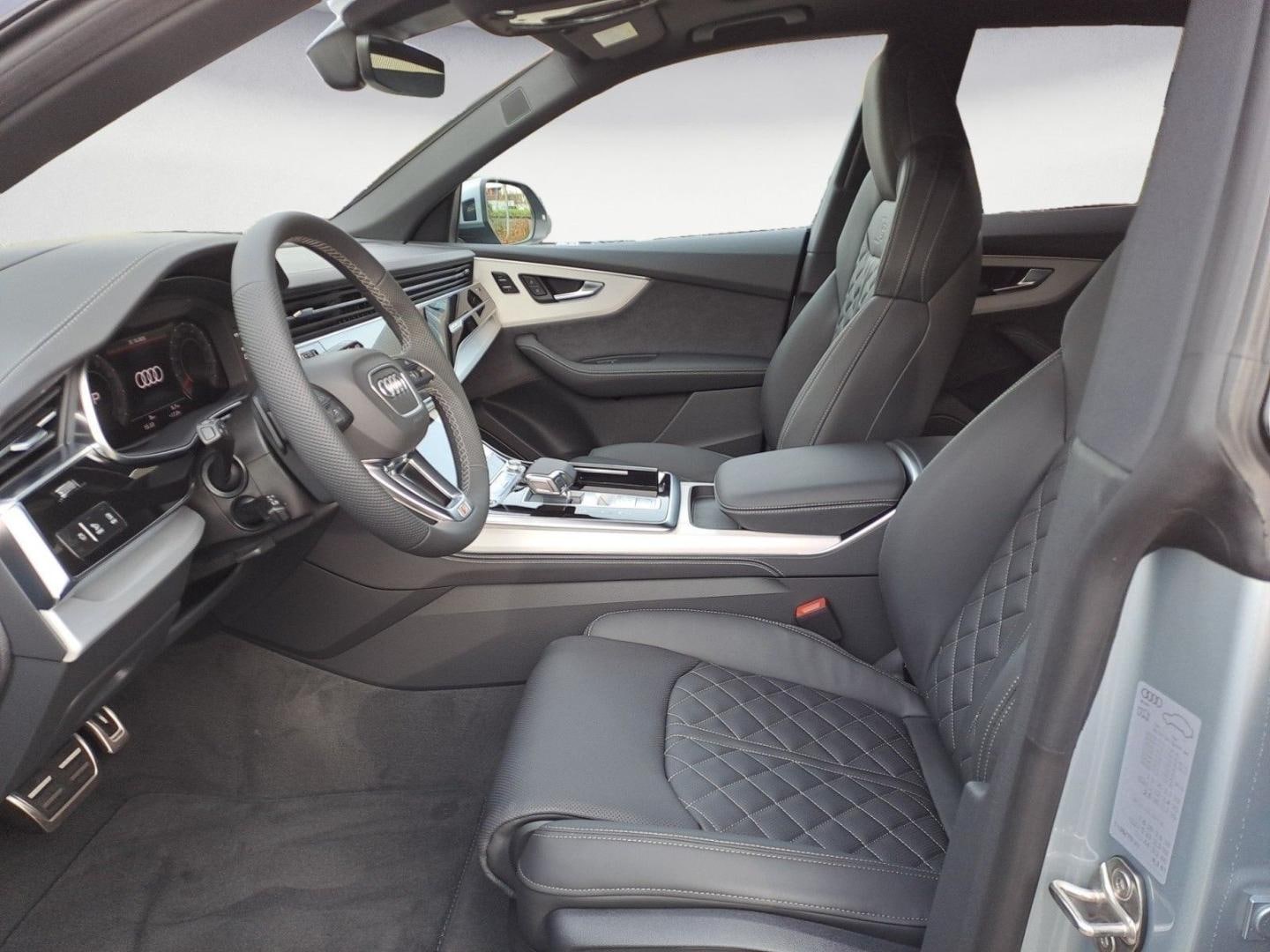 Bild über Audi Q8 SUV S line business TFSI quattro 250 kW tiptronic - für weitere Informationen kontaktieren Sie den Audi Partner