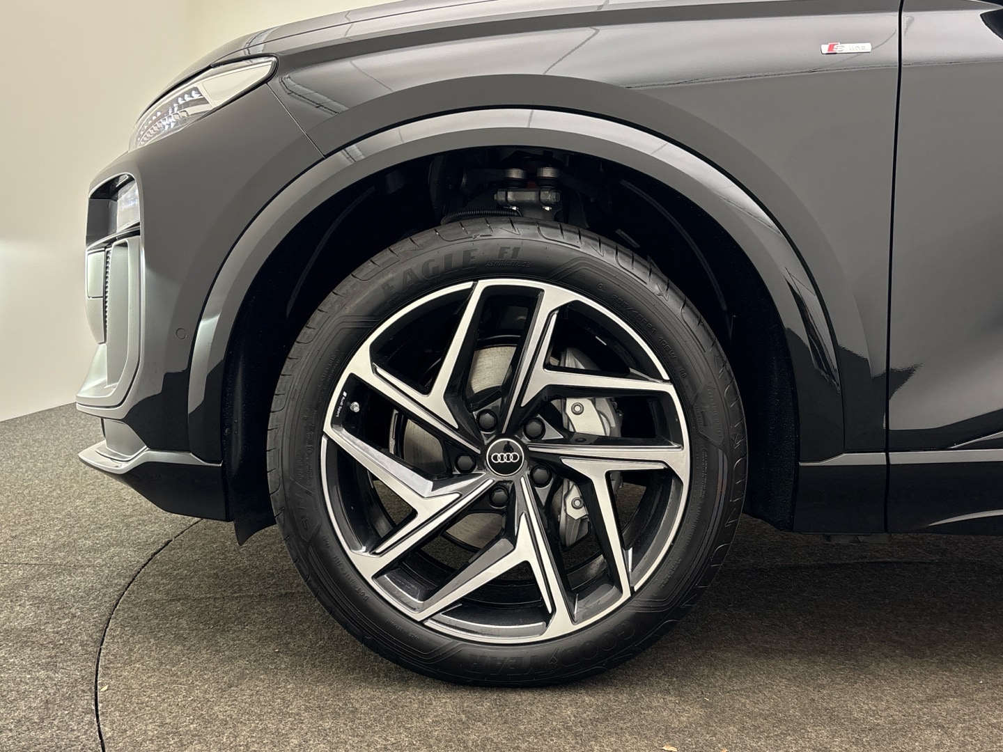 Bild über Audi Q6 SUV e-tron S line business e-tron performance 225 kW - für weitere Informationen kontaktieren Sie den Audi Partner