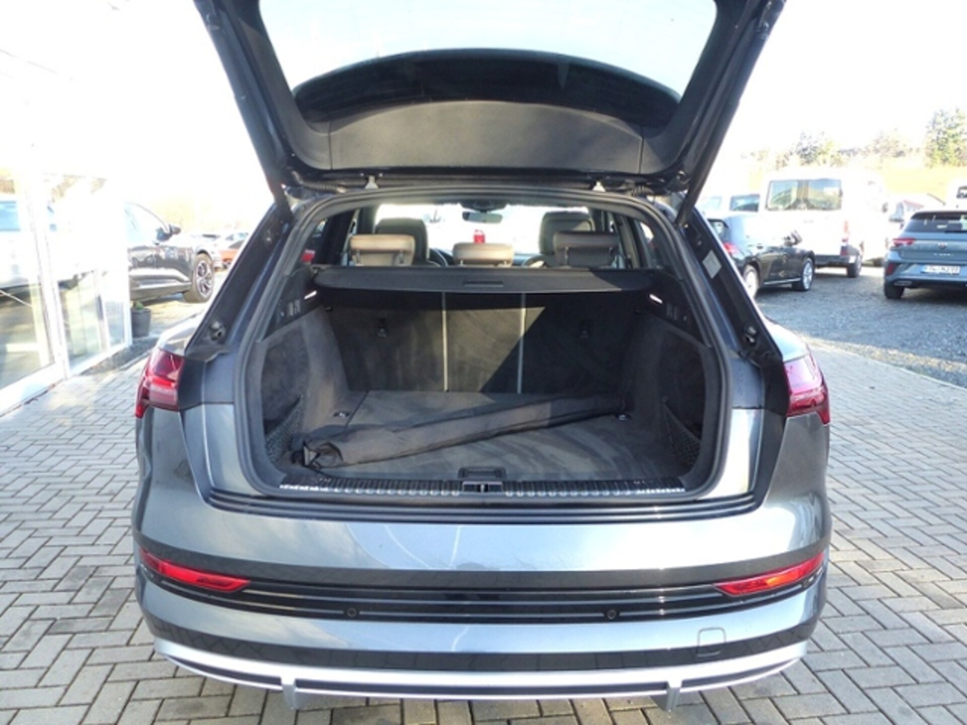 Audi e-tron S line