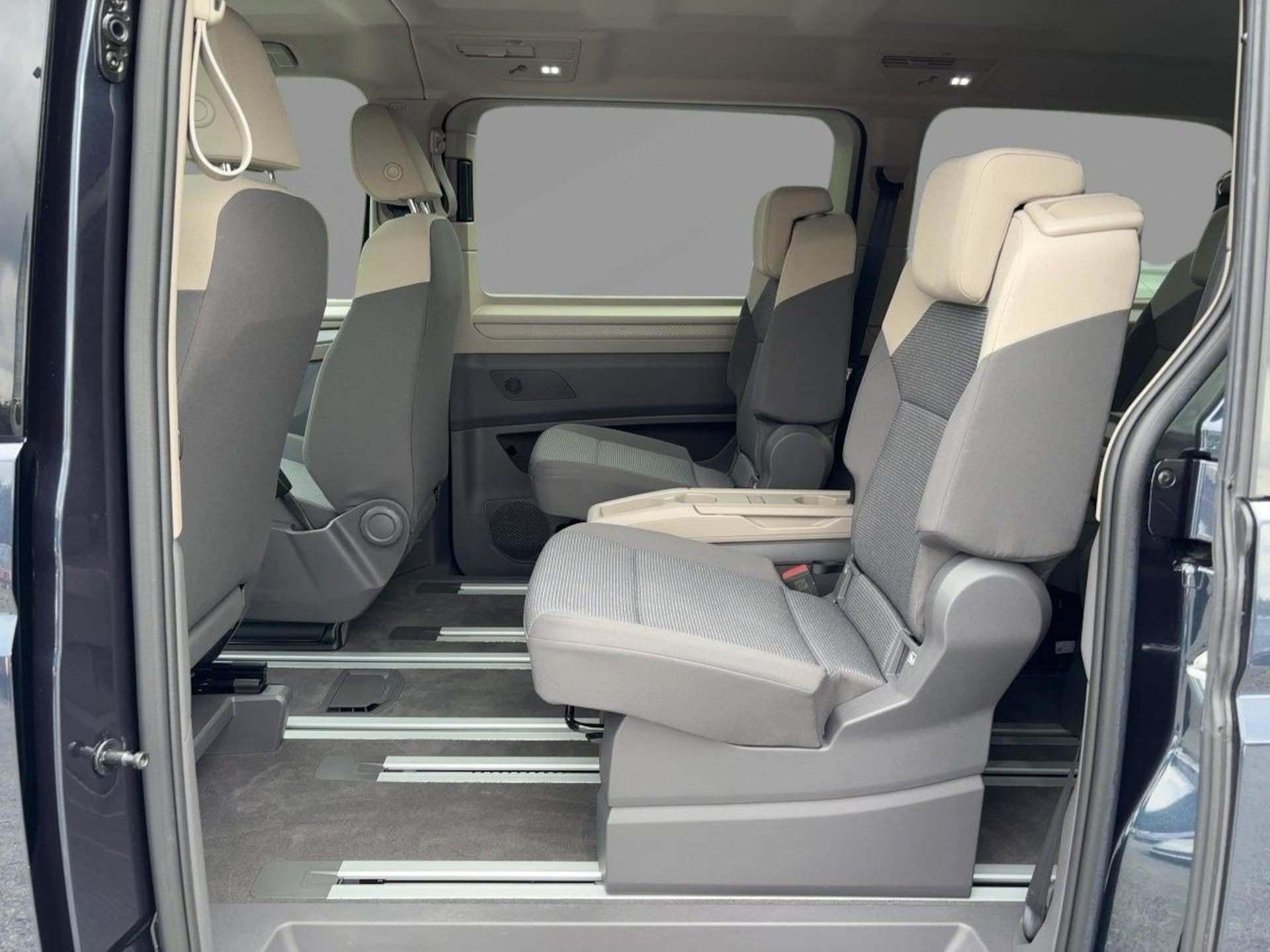 Volkswagen Multivan Langversion Basis-Modell