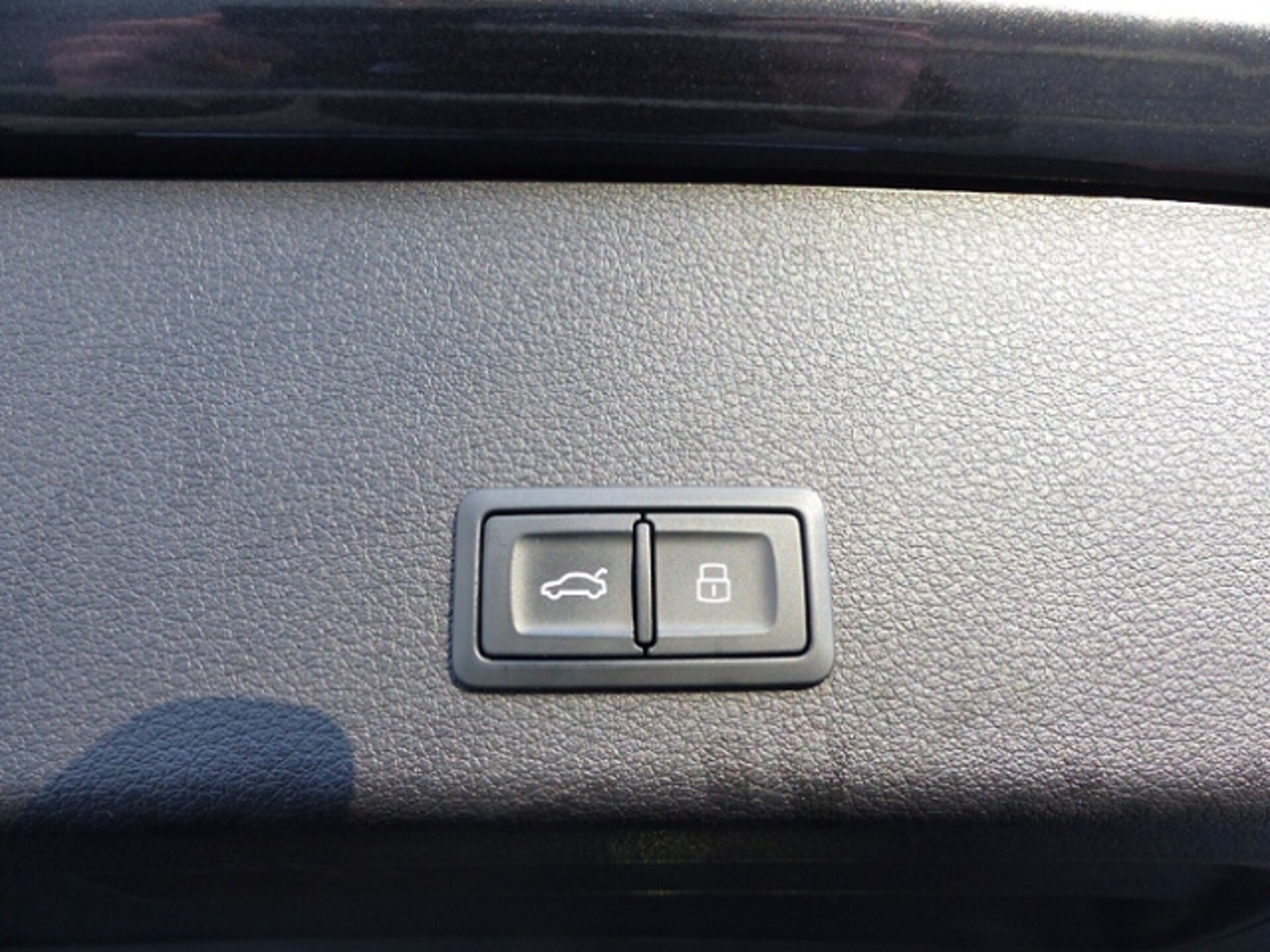 Audi e-tron S line