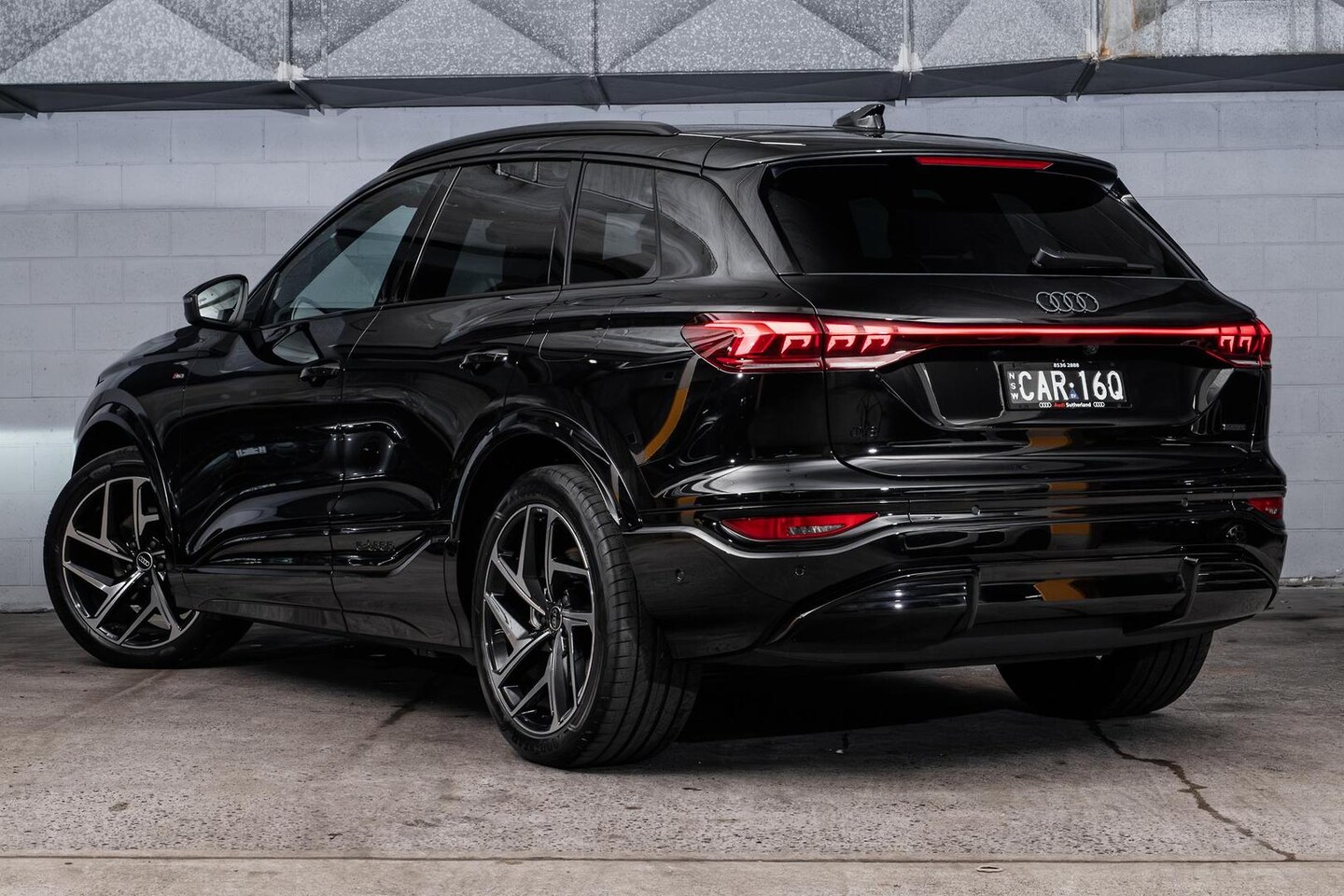 Image about Audi Q6 SUV e-tron e-tron quattro