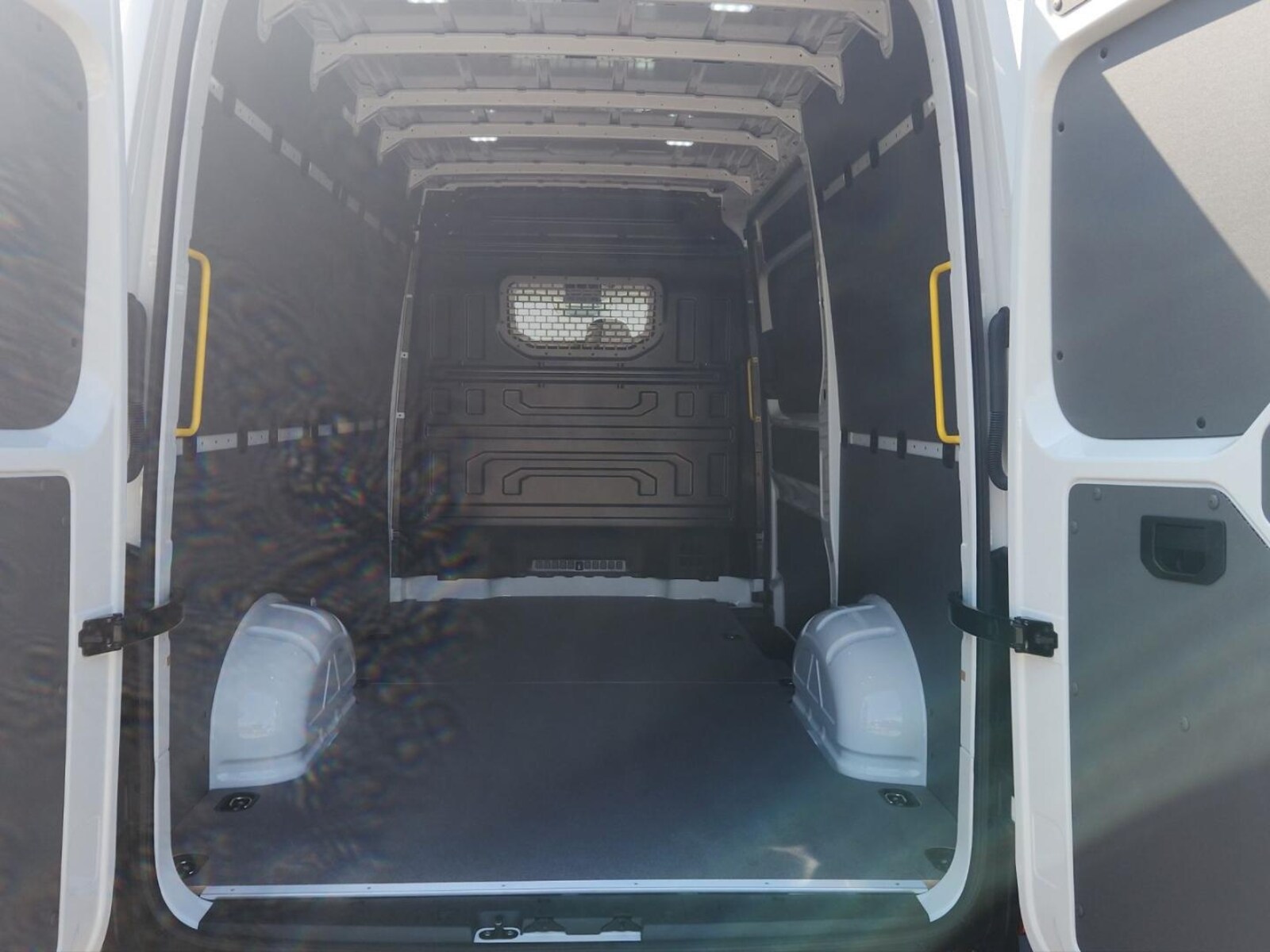 Volkswagen Crafter Kasten mittlerer Radstand – Bild 15