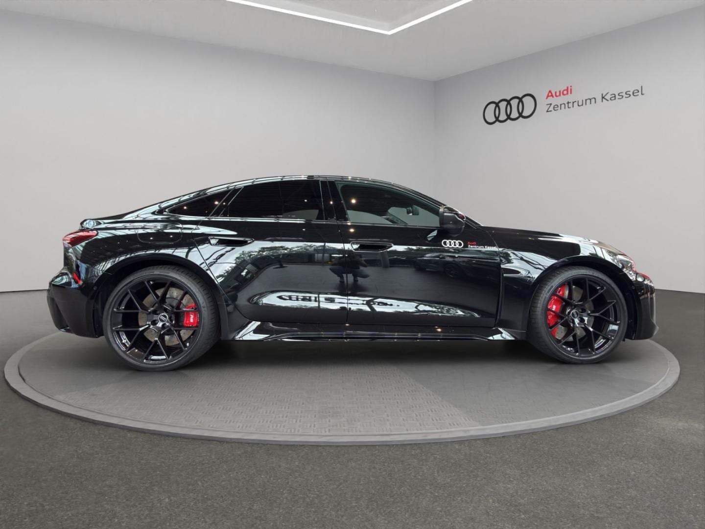 Bild über Audi RS 5 Limousine TFSI quattro 470 kW tiptronic - für weitere Informationen kontaktieren Sie den Audi Partner