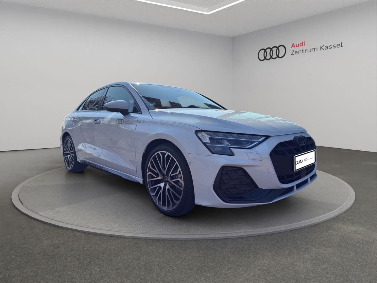 Bild über Audi A3 Limousine S line 35 TFSI 110(150) kW(PS) S tronic - für weitere Informationen kontaktieren Sie den Audi Partner
