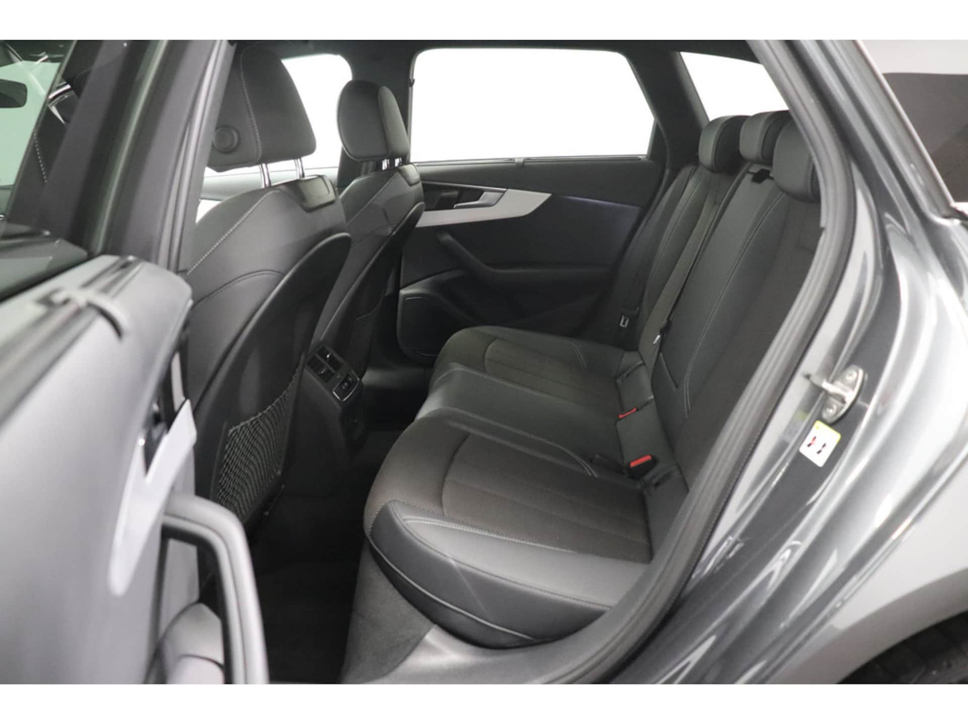 Audi A4 Avant S line